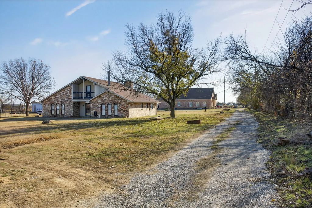 10569 Range Road, Justin