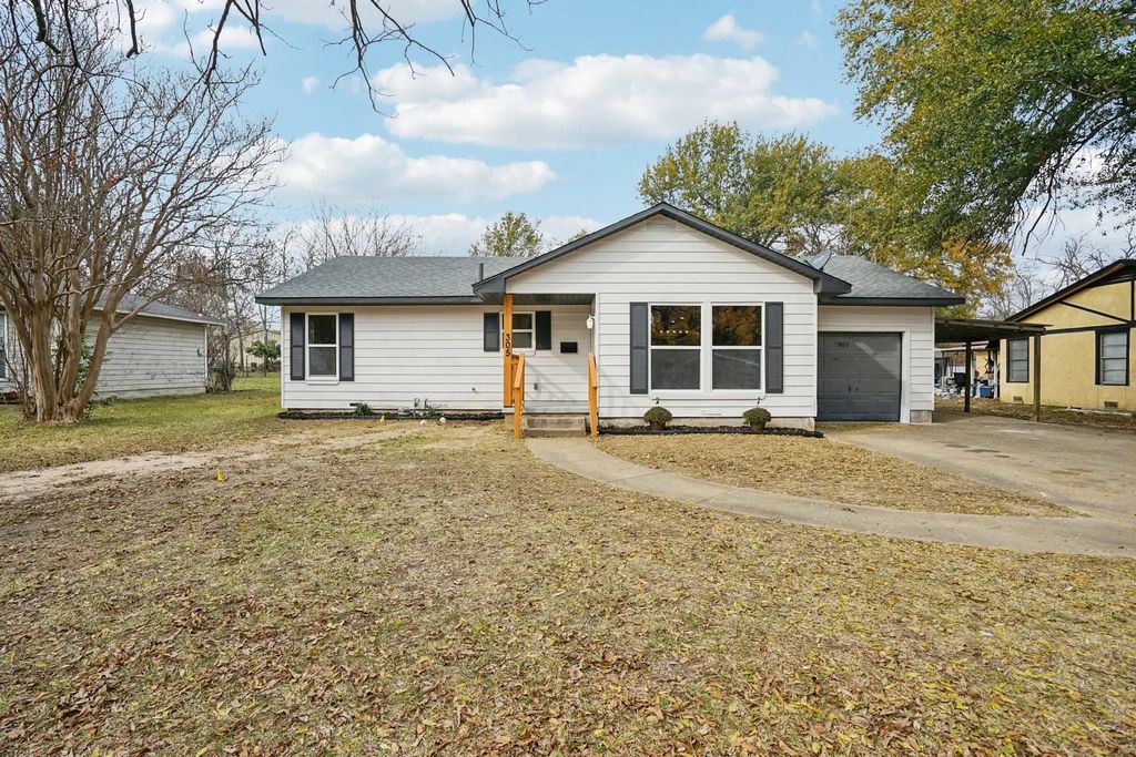 305 Westvue Street, Terrell