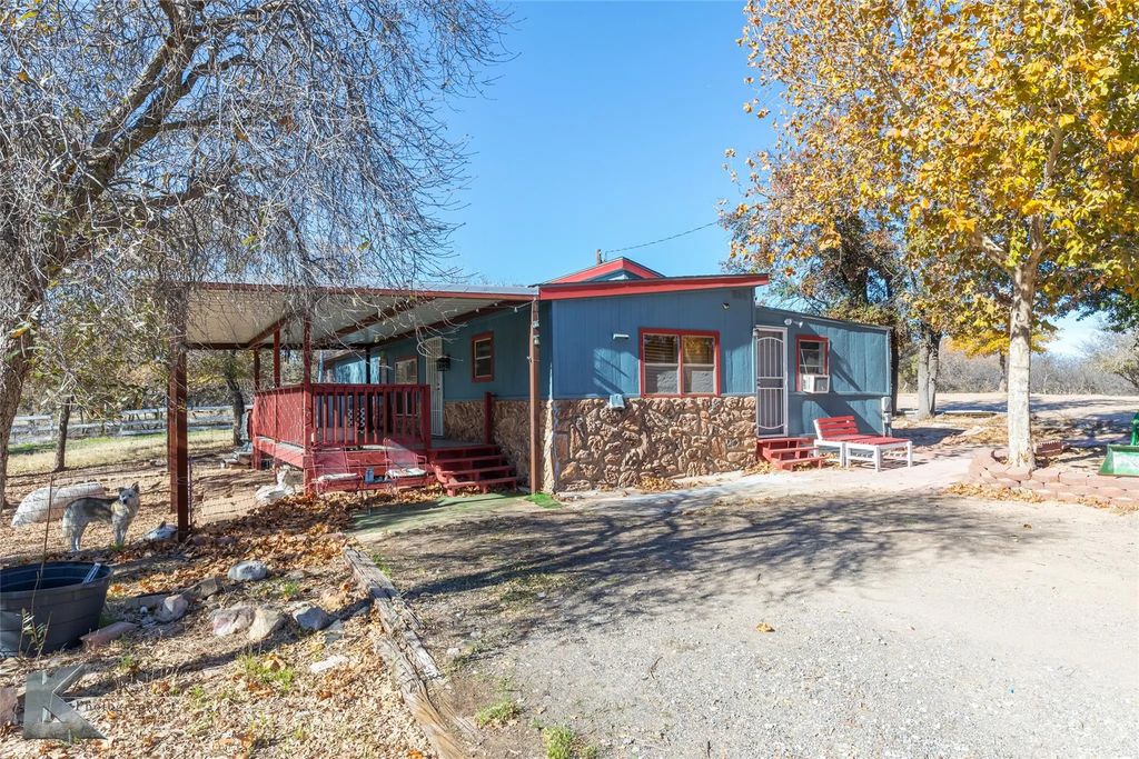 10001 County Road 379, Hawley