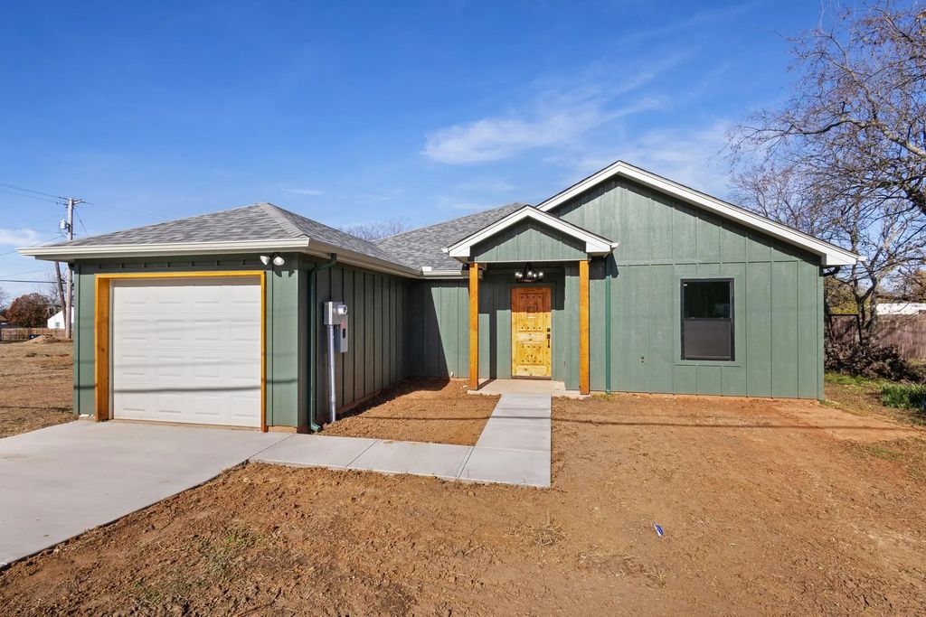 303 E Bois D Arc, Nocona