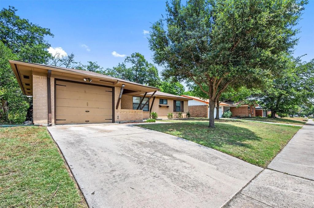 3463 Paint Trail, Fort Worth