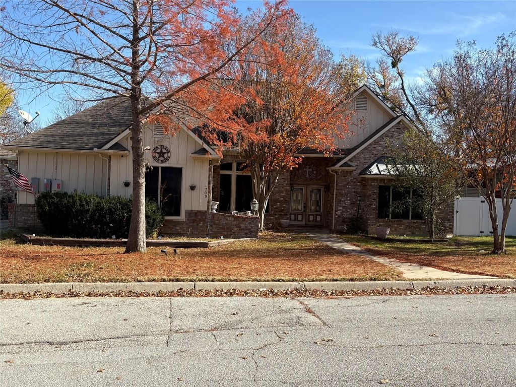709 Timberview Court N, Fort Worth