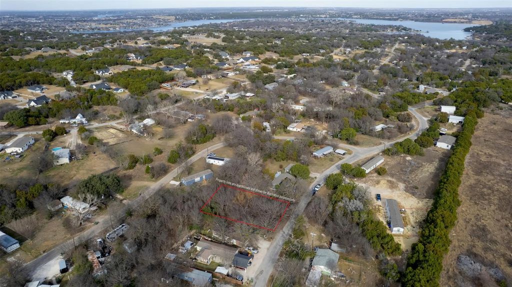 922 Pawnee Trail, Granbury