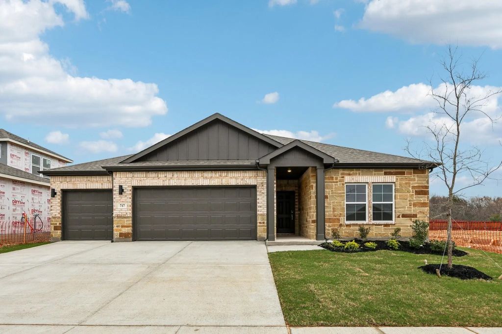 717 Vineyard Way, Forney