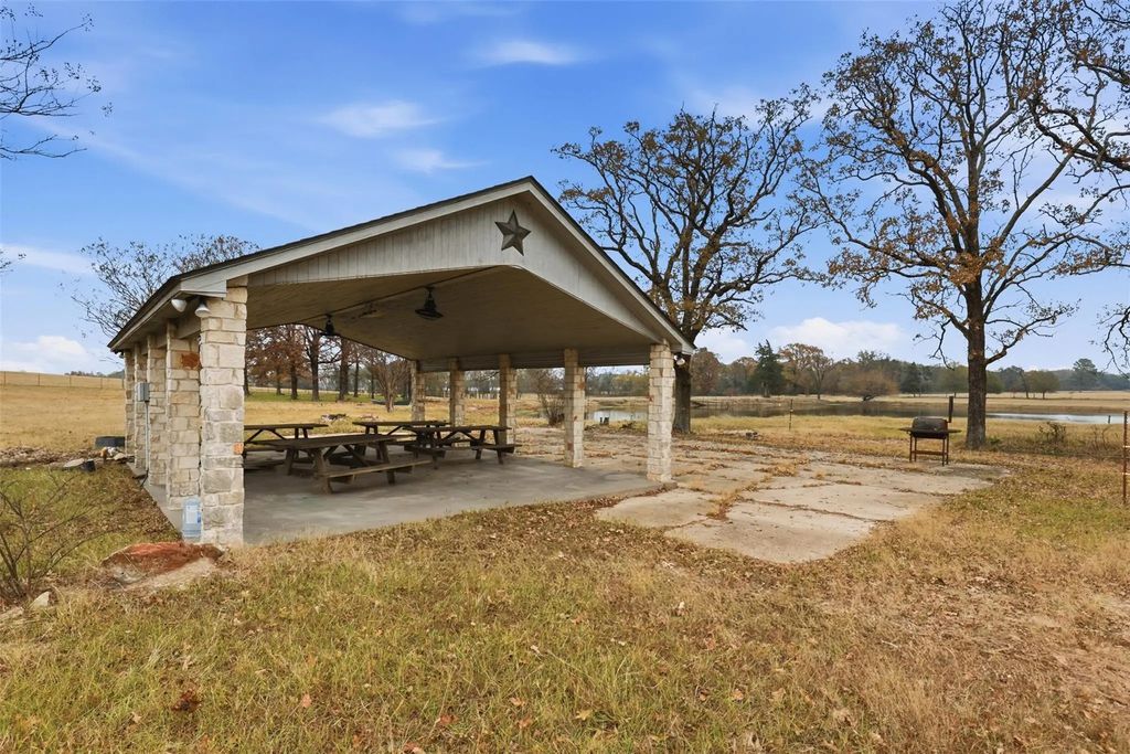 8919 County Road 2310, Sulphur Springs