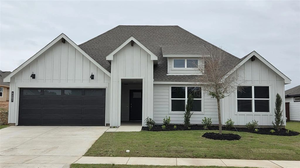 4207 Cornerstone Circle, Granbury