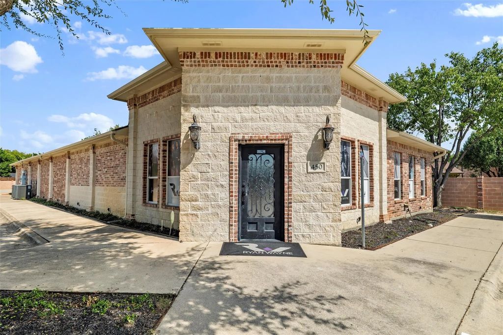 450 W Harwood Road, Hurst