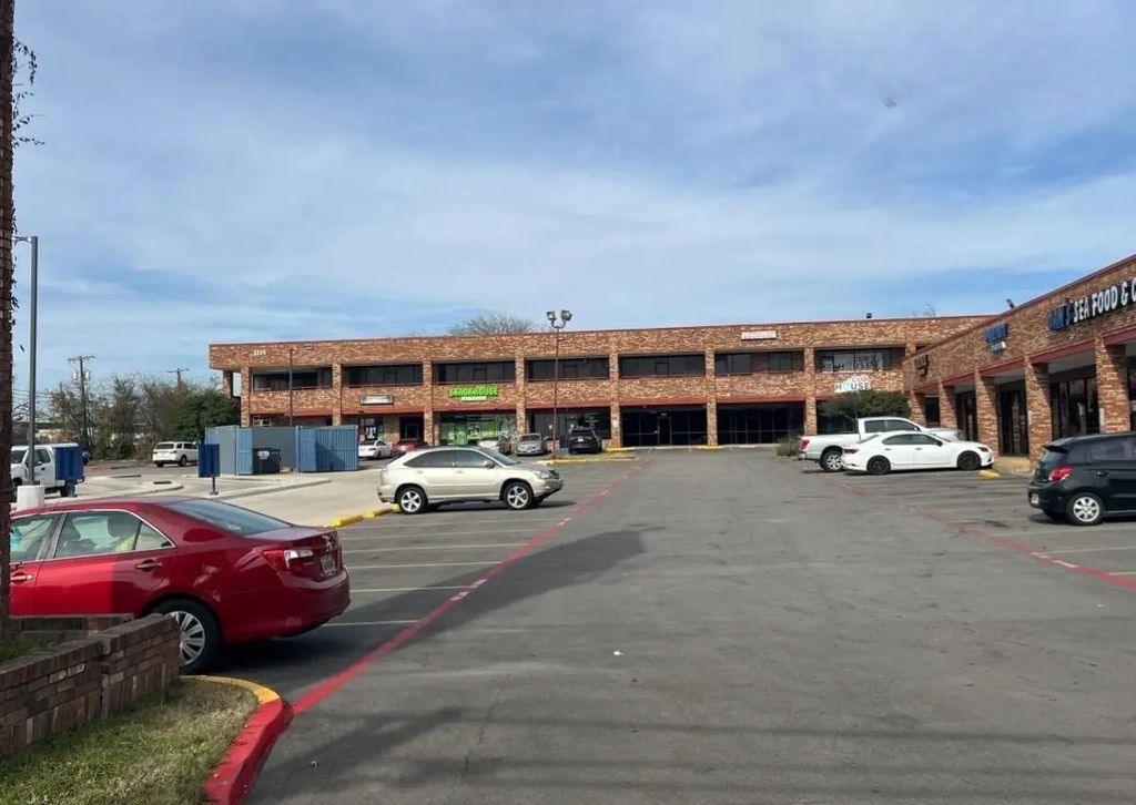 3215 W Pleasant Run Road 106, Lancaster