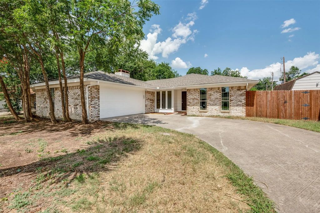1902 Pat Ln, Carrollton