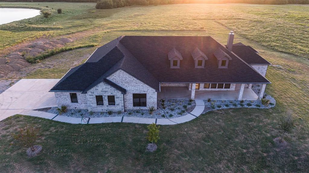 4112 County Road 1098, Celeste