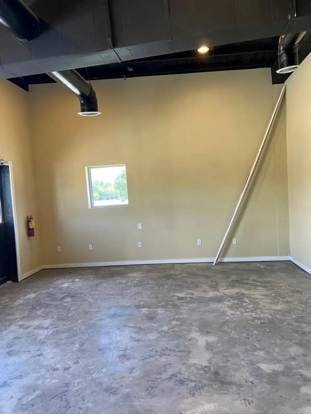 828 N Hwy 377, Roanoke