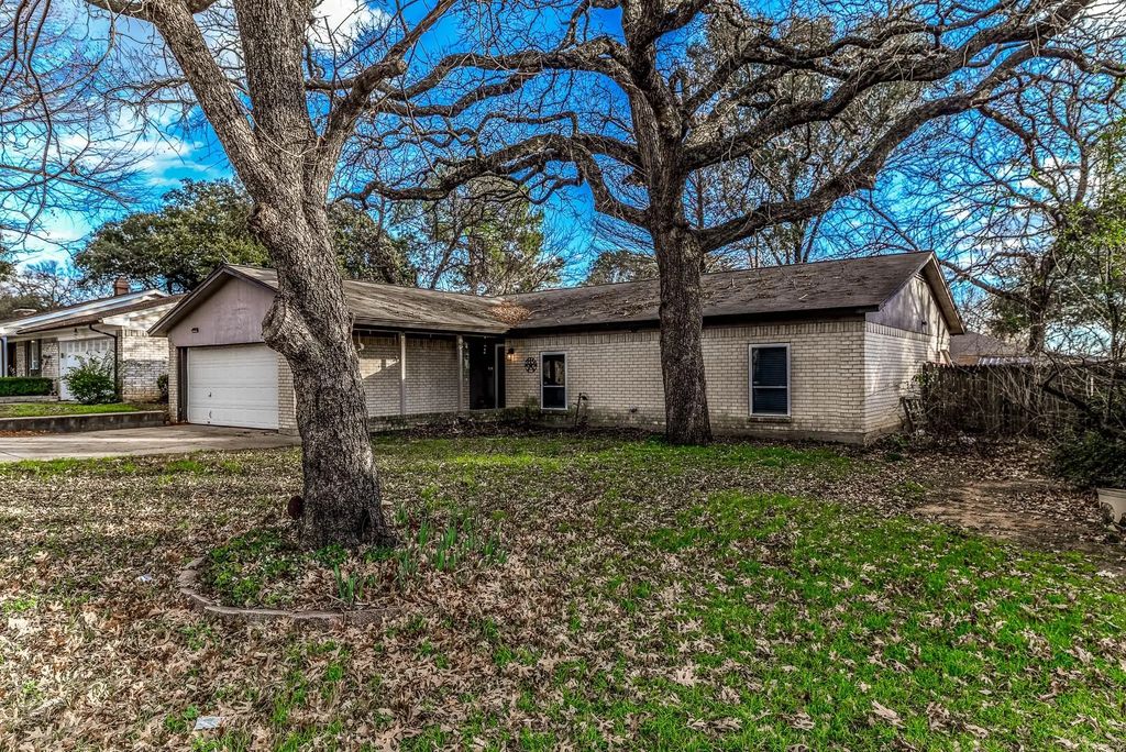 2108 Warwick Drive, Arlington