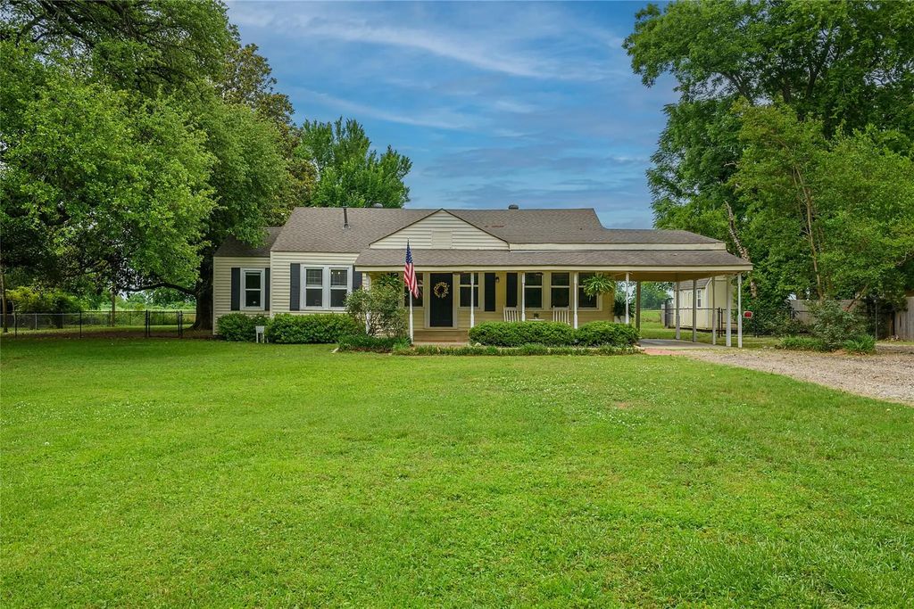 208 Louisiana Street, Belcher