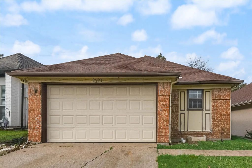 2523 Beverly Hills Lane, Mesquite
