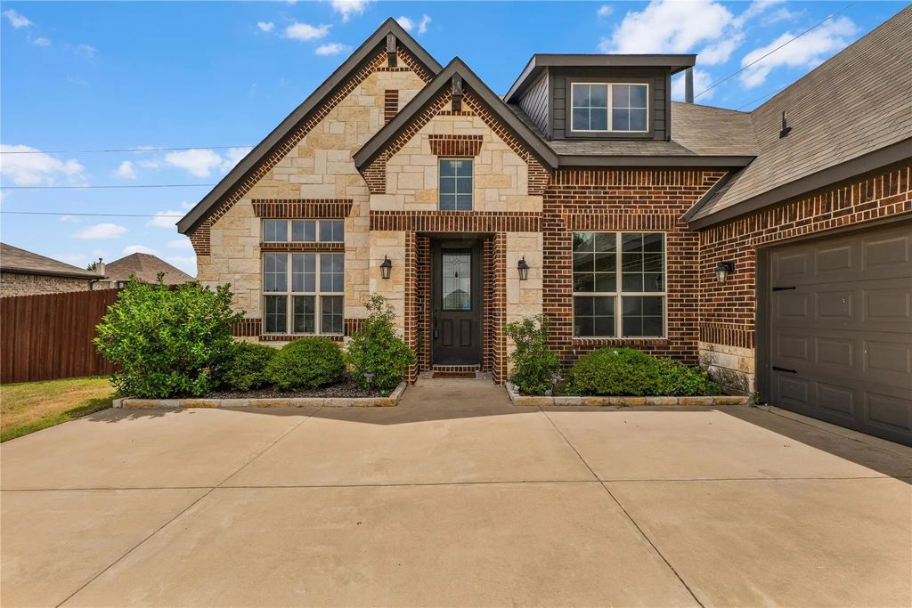 1441 Grassy Meadows Drive, Burleson