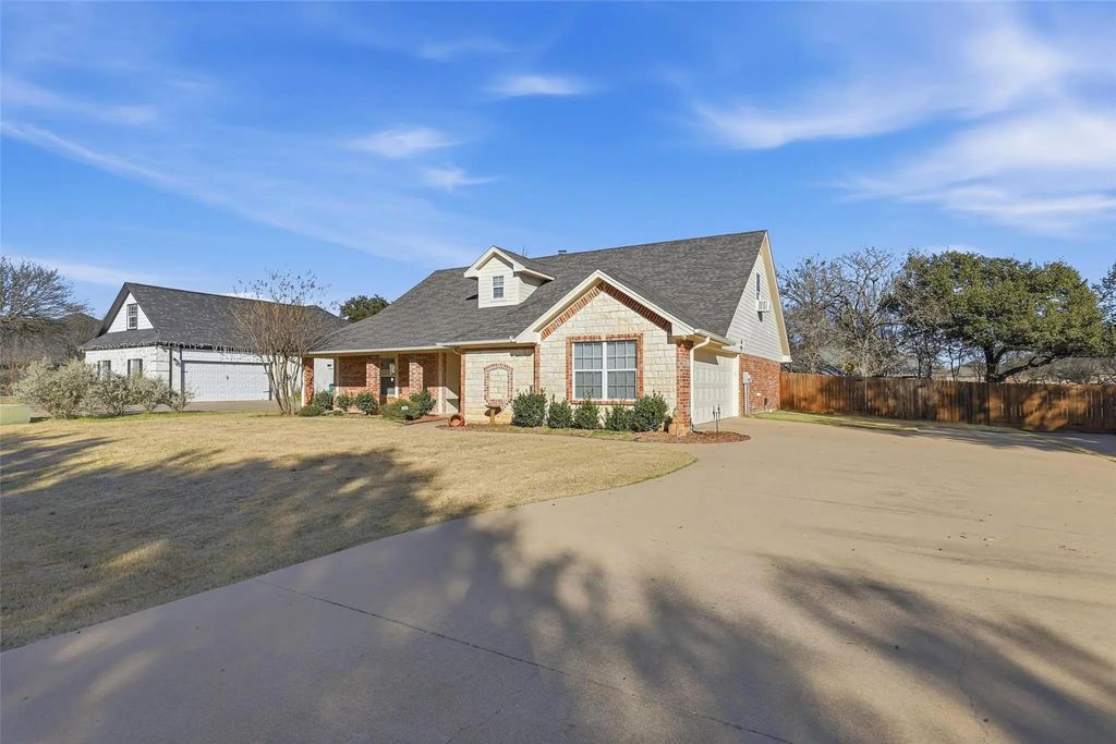 3207 Crossbridge Circle, Granbury