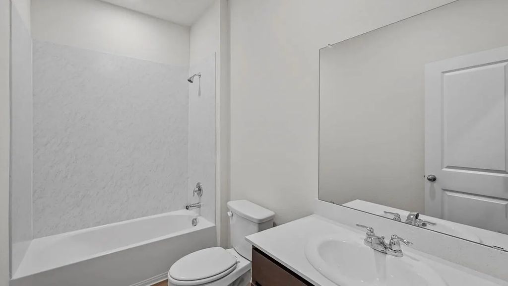 3303 Spaulding Drive, Paris