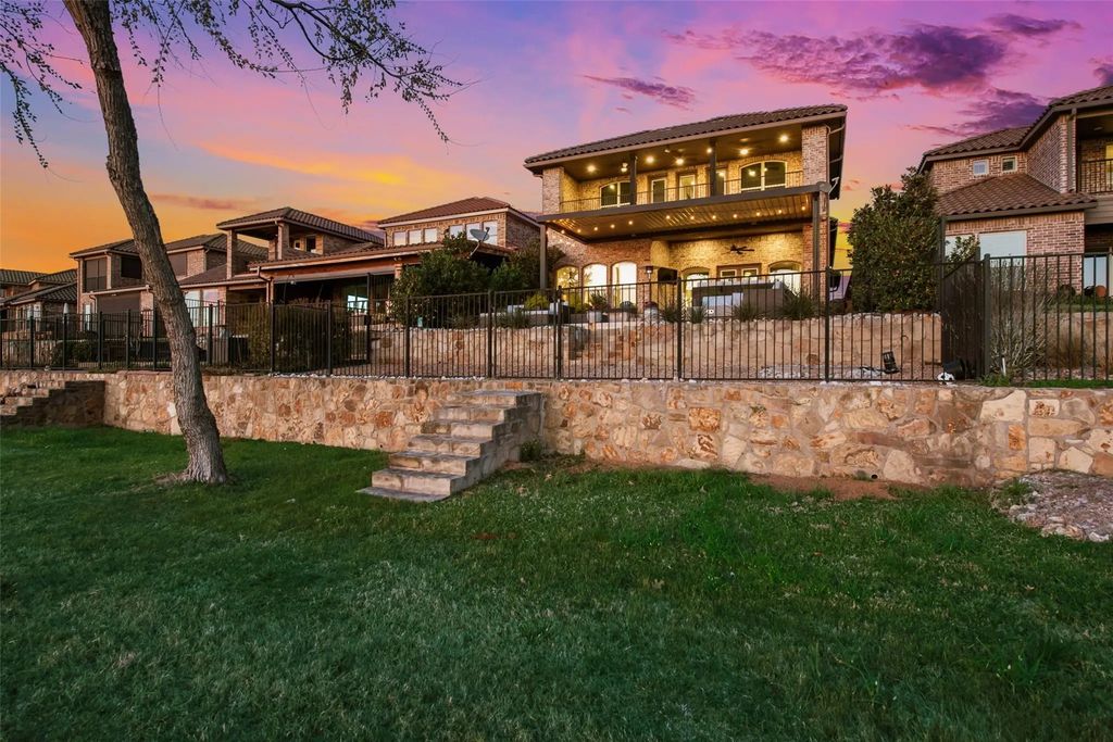 10013 Lakeside Drive, Fort Worth