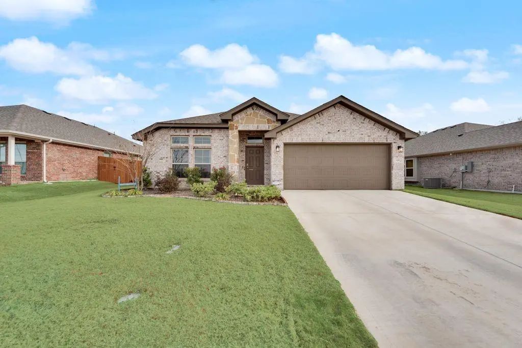 1202 Holly Street, Cleburne
