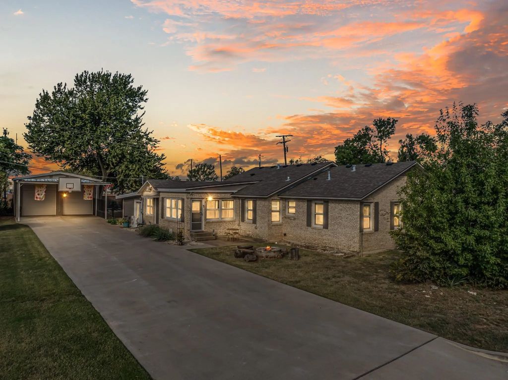1500 W 10th Street, McGregor