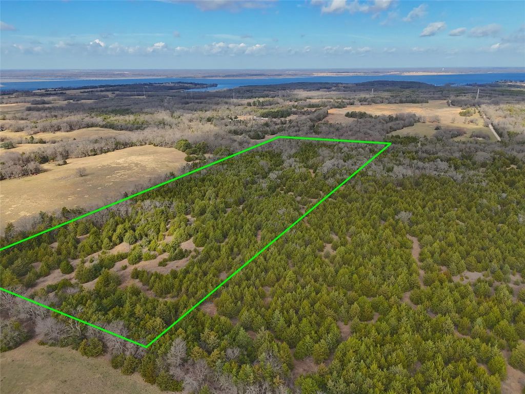 23 County Road 2950, Windom