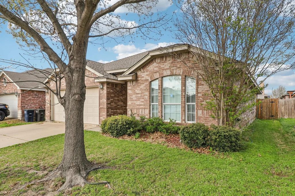8221 Mule Deer Run, Fort Worth