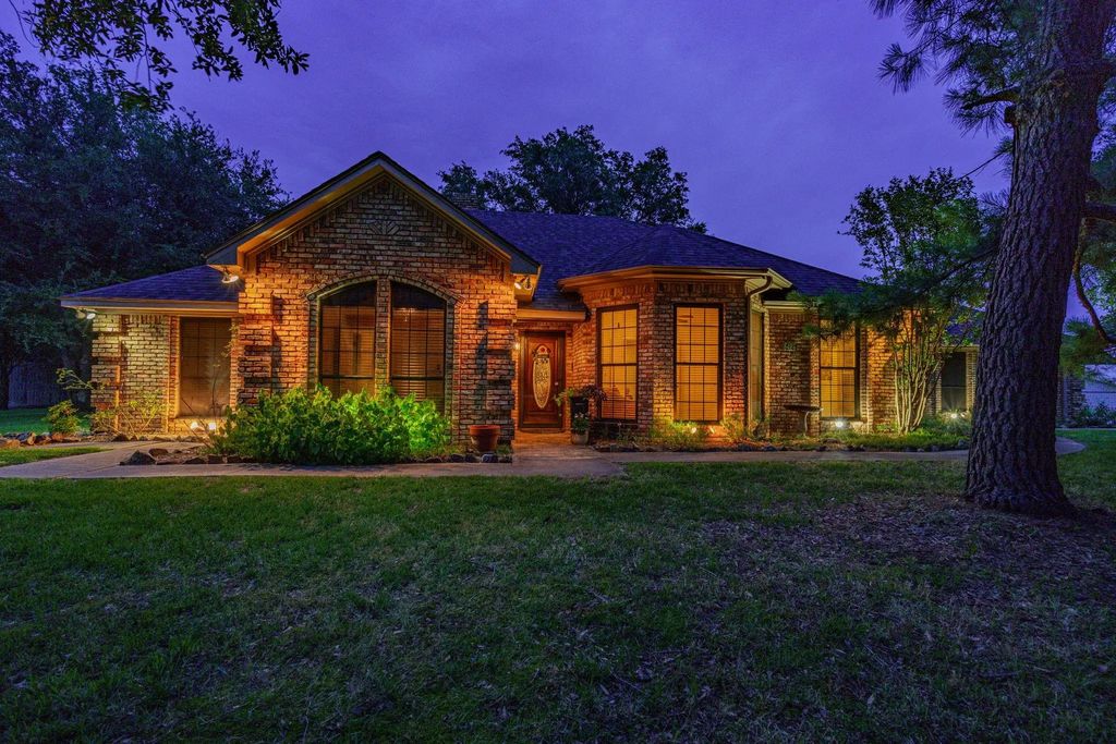 8429 Karen Lane, Terrell