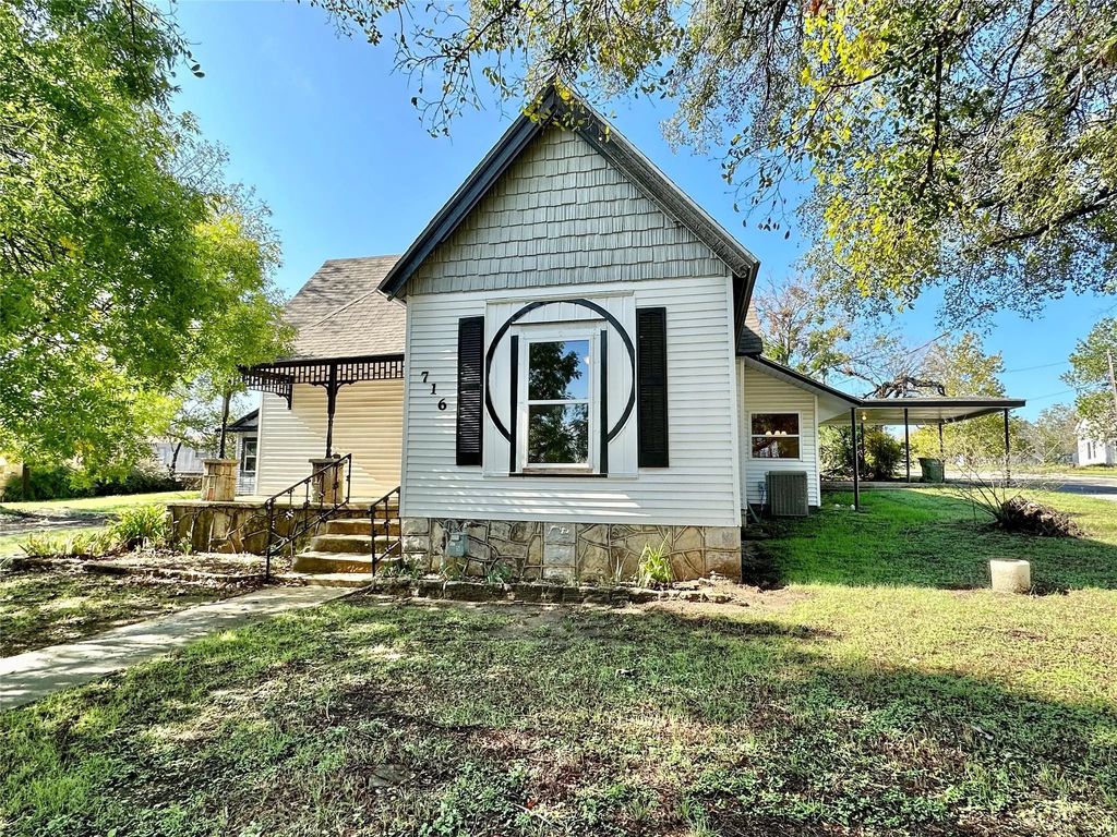 716 N Mesquite Street, Hico