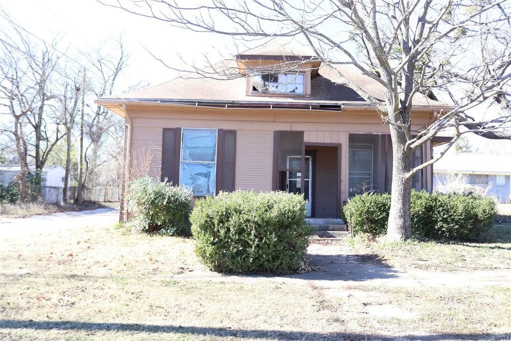 417 N Scullin Avenue, Denison