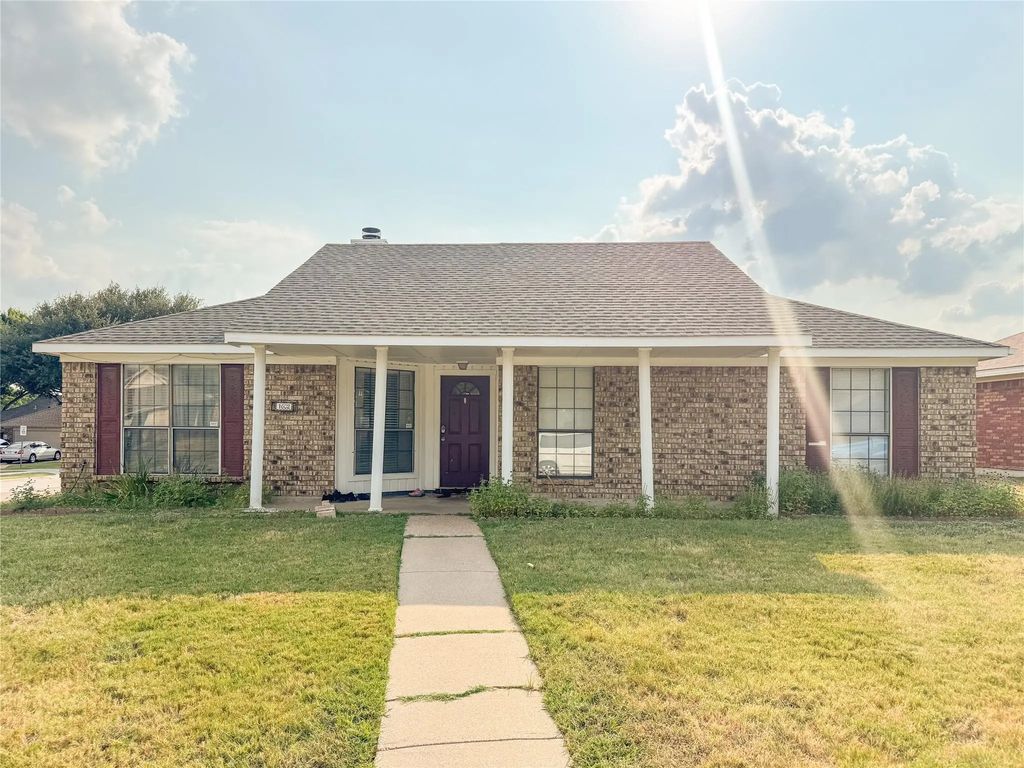 1602 Autumn Breeze Lane, Lewisville