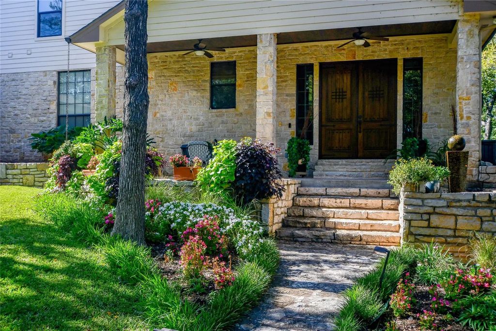 1501 S Chisholm Trail, Granbury