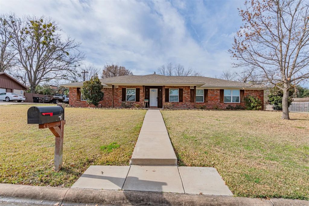 4 Priscilla, Greenville
