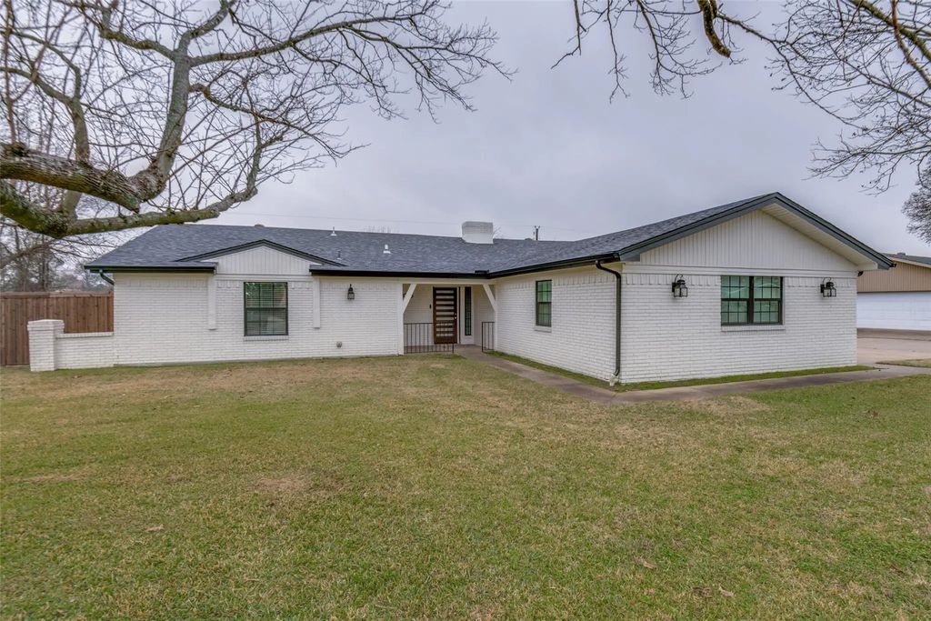 1055 Wright Street, Terrell