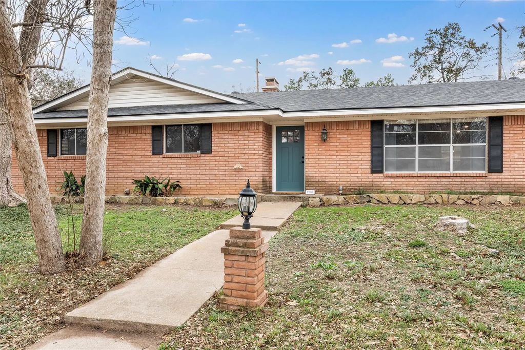 2208 Lake Forest Drive, Waco