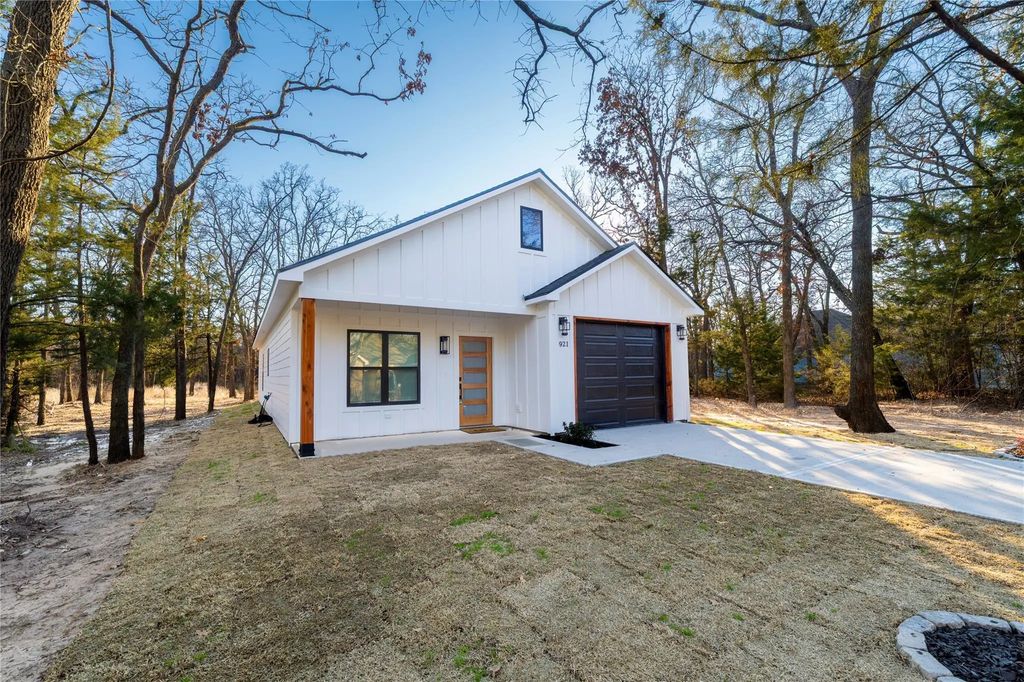 921 Hillburn Drive, West Tawakoni