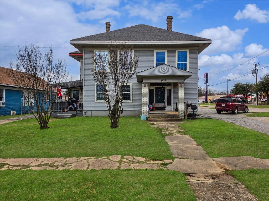 507 W Nash Street, Terrell
