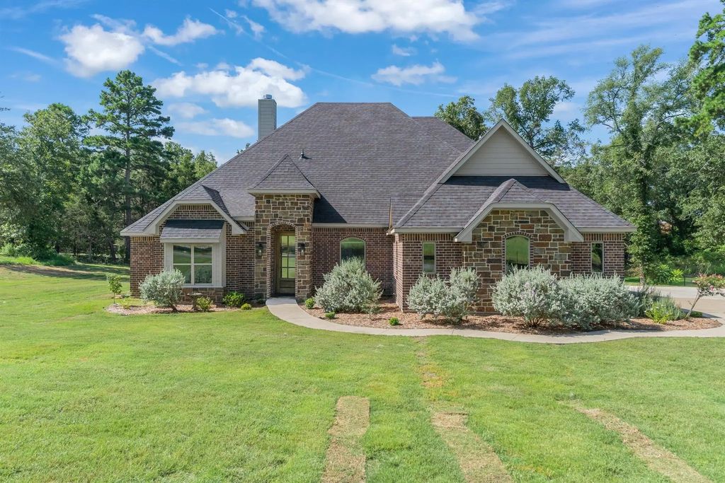 234 County Rd 2309, Mineola