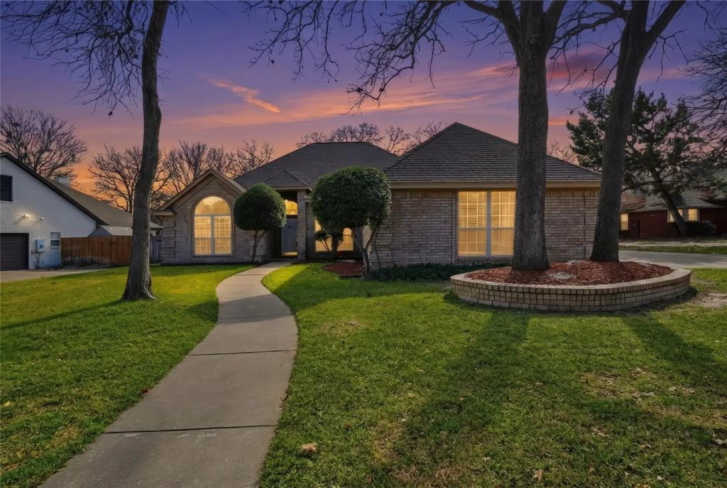 1312 Crows Nest Court, Azle