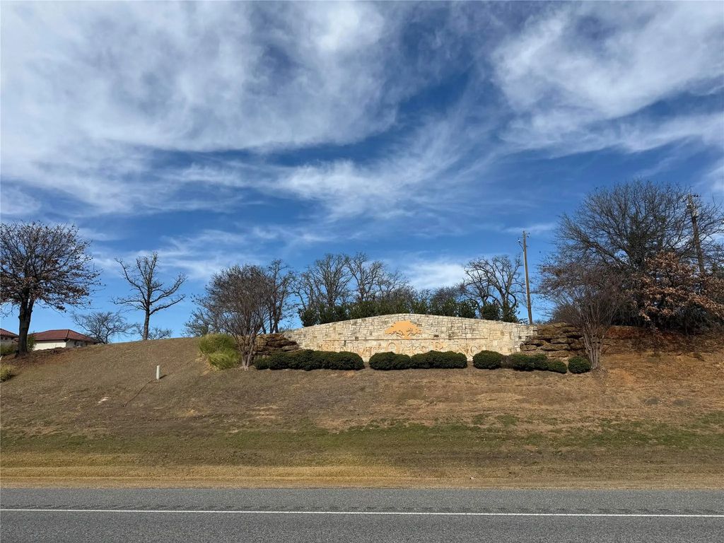 2 Summit Oaks Circle, Denison