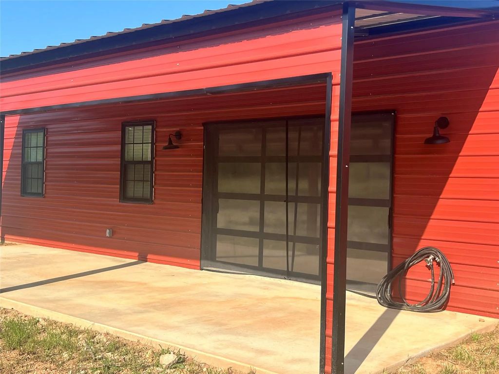 149 Comanche Hills, Comanche