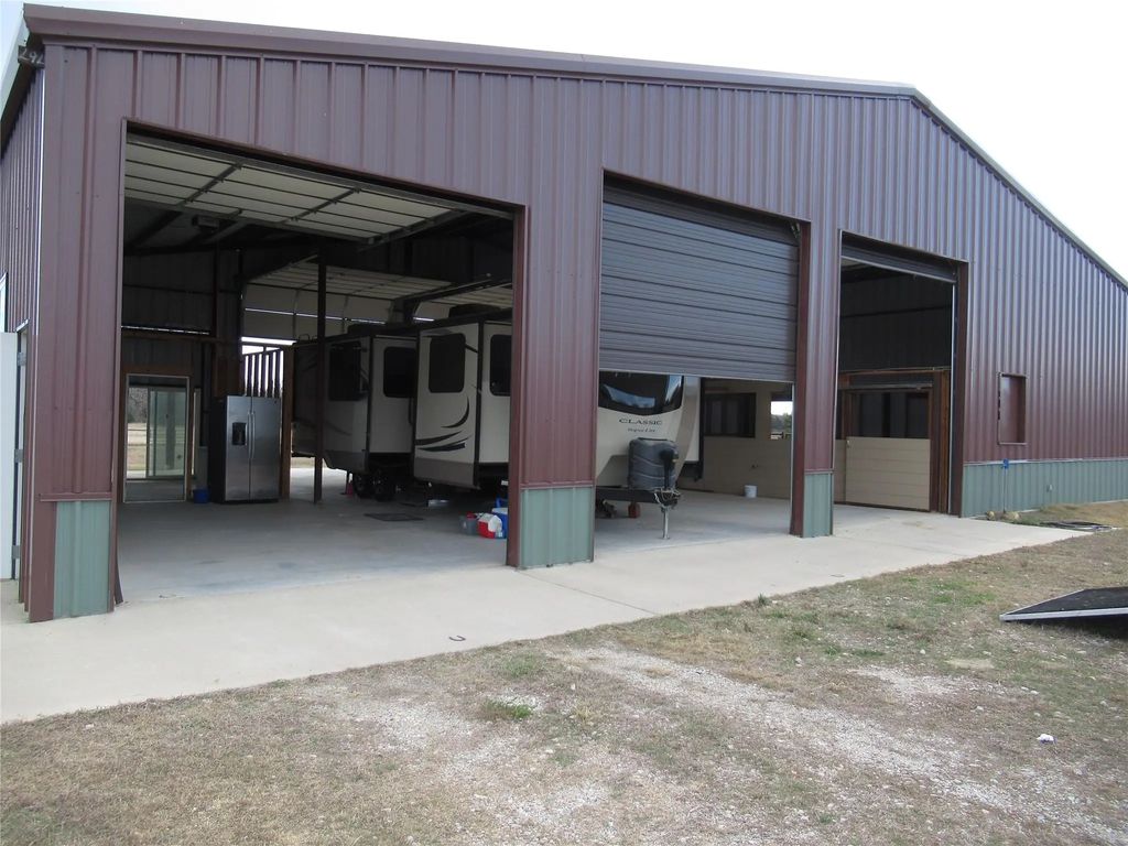 7483 County Road 3223, Lone Oak