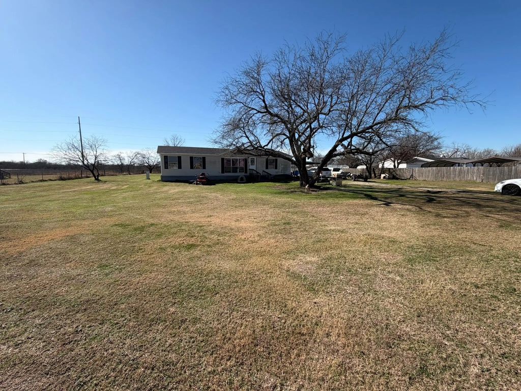 7311 S Interstate 45 Service Road, Alma