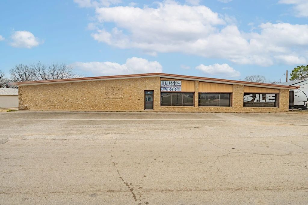 103 Indian Creek Drive, Comanche