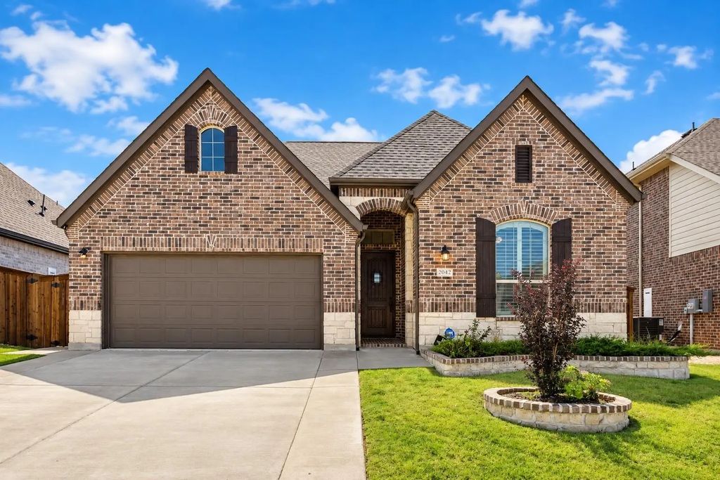 2042 Clear Water Way, Royse City