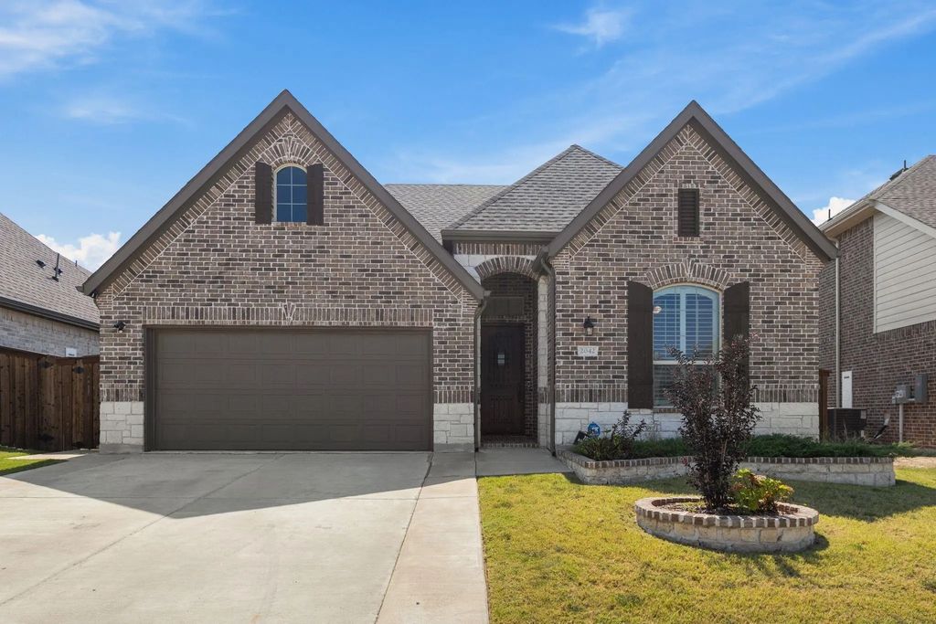 2042 Clear Water Way, Royse City