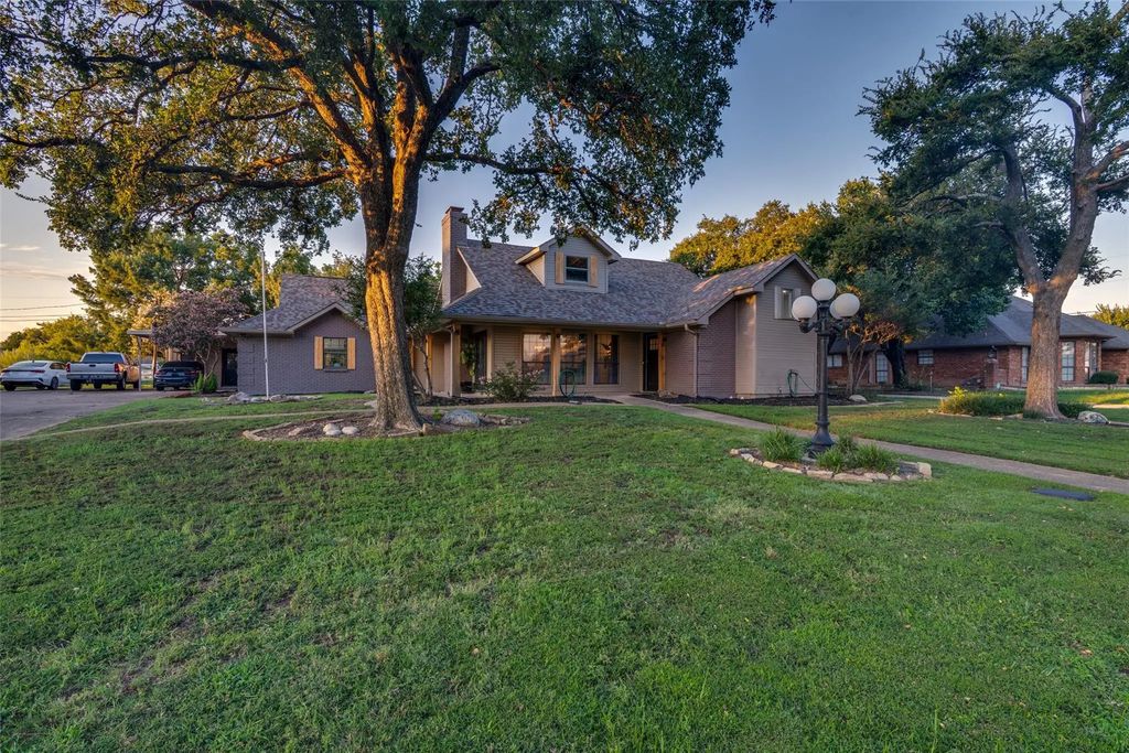 2209 Vicksburg Drive, Sachse