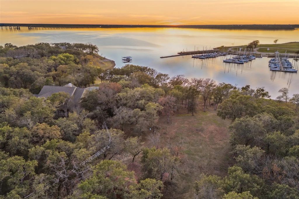 350 W Dickson Lane, Oak Point