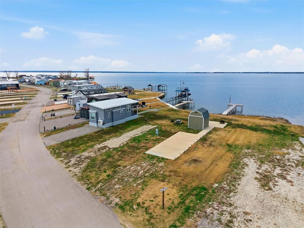 5224 Waterfront Road, Kerens