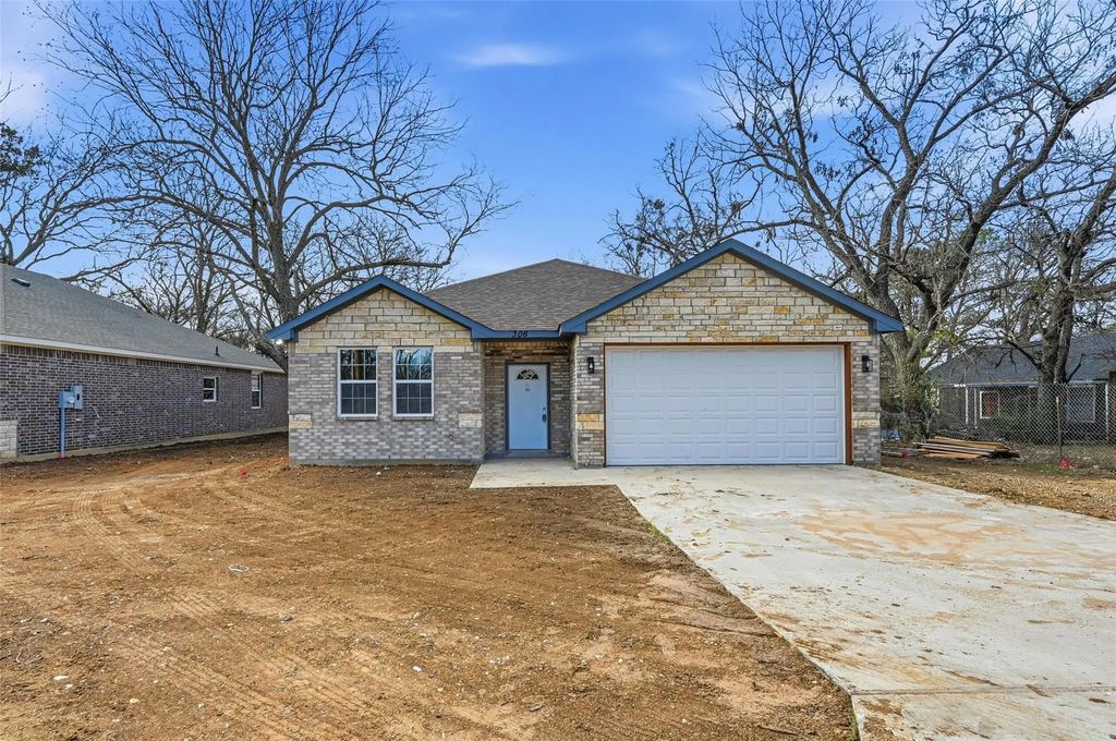 306 Lewis Street, Cleburne
