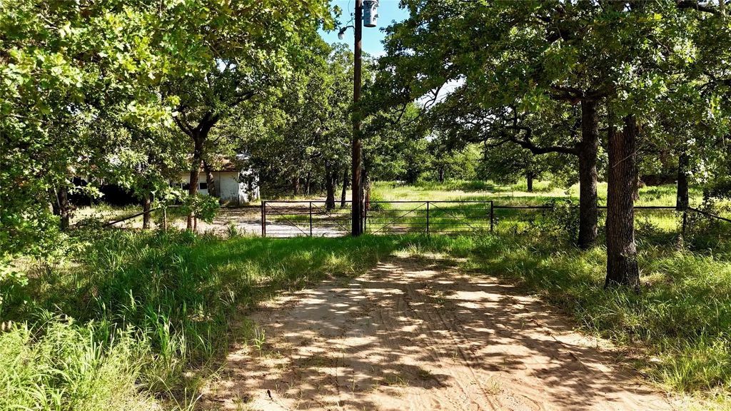 120 Nocona Drive, Nocona